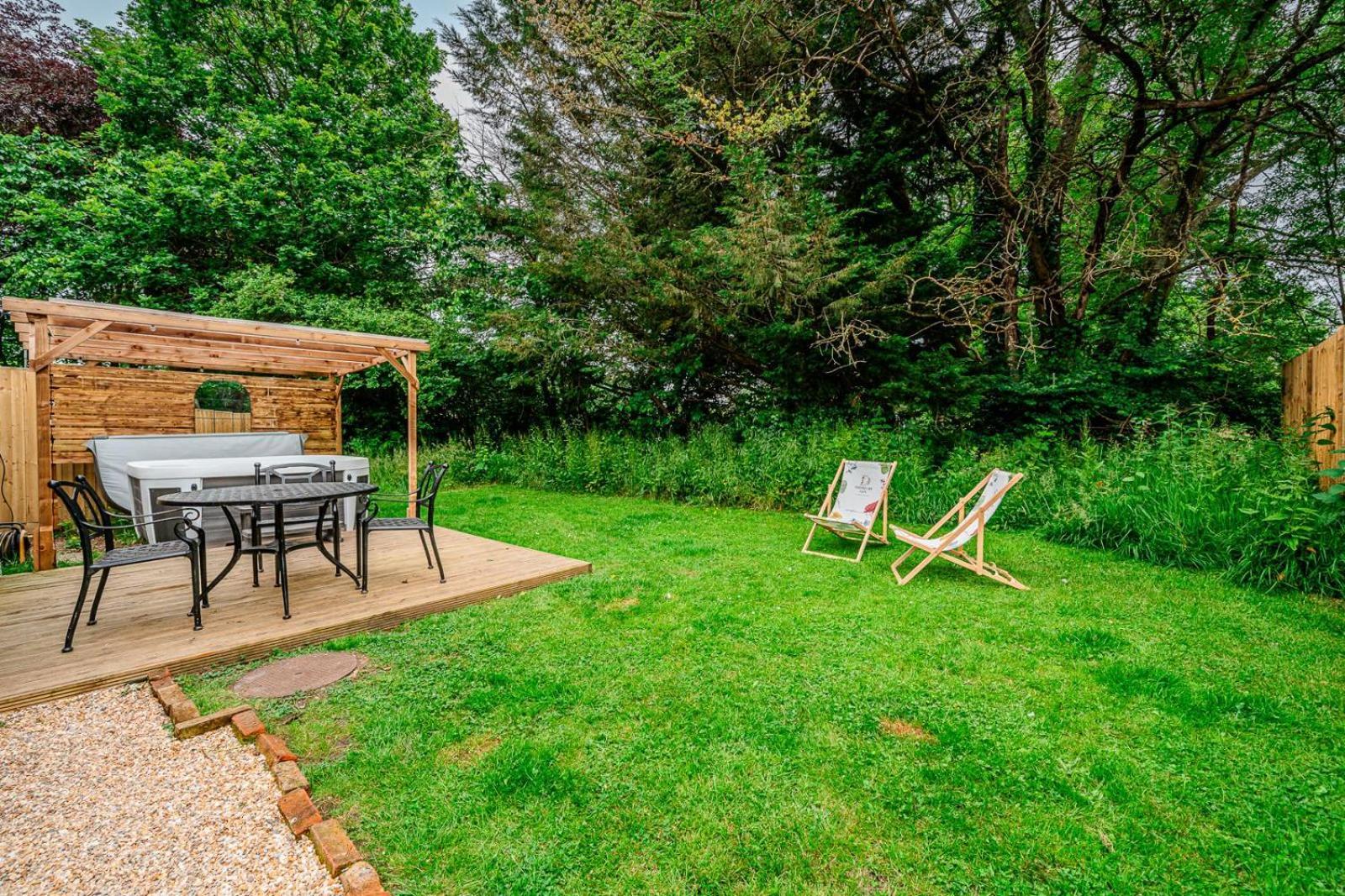 Cozy Cottage With Hot Tub! Cadnam Екстер'єр фото